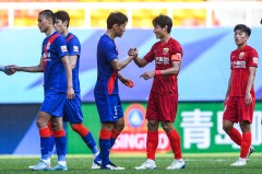 一场3-3！4.7万球迷怒了！狂嘘谢场球员，围堵逼停董事长专车狂骂